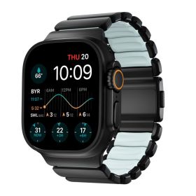 Nomad Stratos Titanium Strap Apple Watch 44mm / 45mm / 46mm / 49mm Zwart / Icy Blue Glow